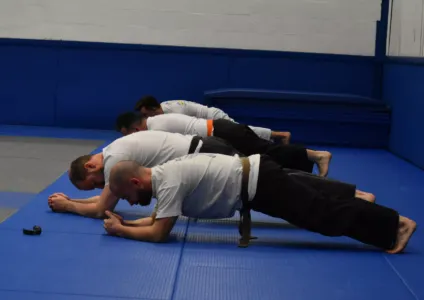 Des pompes et du gainage Des pompes et du gainage