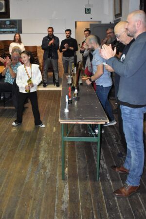La table du staff, applaudissement général La table du staff, applaudissement général